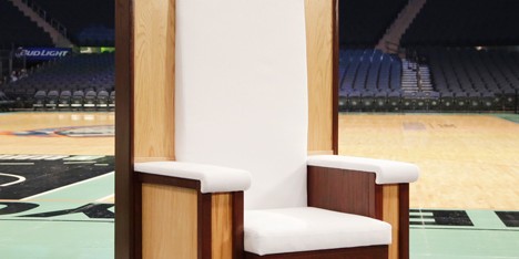 Plywood throne designed for Pope’s New York mass to reflect “simplicity and humility”