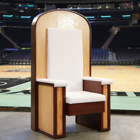 Plywood throne designed for Pope’s New York mass to reflect “simplicity and humility”