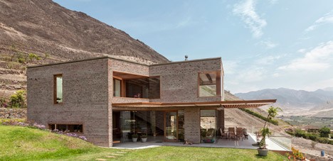 House in Azpitia by Rafael Freyre