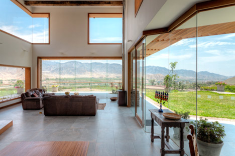 House in Azpitia by Rafael Freyre