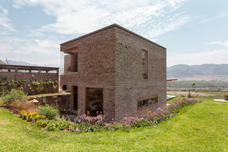 House in Azpitia by Rafael Freyre