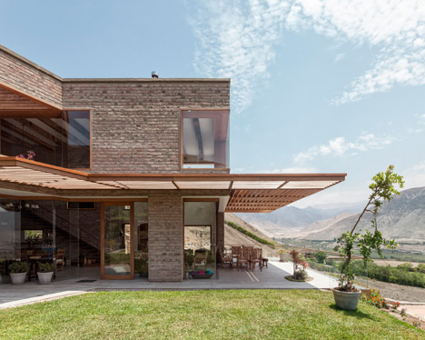 House in Azpitia by Rafael Freyre
