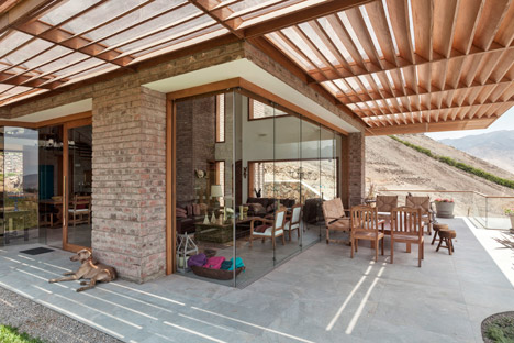 House in Azpitia by Rafael Freyre