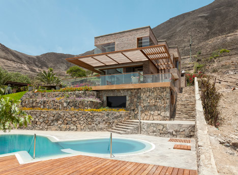 House in Azpitia by Rafael Freyre