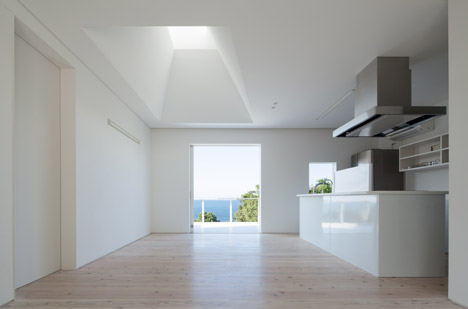 House on Awaji Island by IZUE Architects