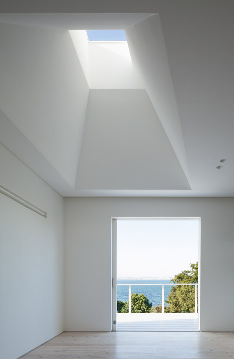 House on Awaji Island by IZUE Architects