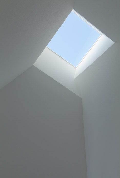 House on Awaji Island by IZUE Architects