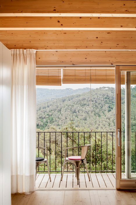 Casa LLP by Alventosa Morell Arquitectes