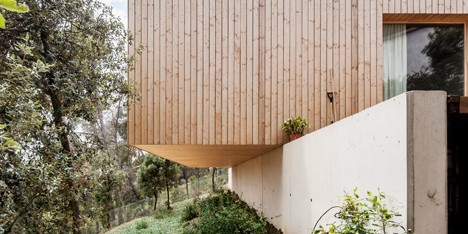 Casa LLP by Alventosa Morell Arquitectes