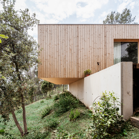 Casa LLP by Alventosa Morell Arquitectes