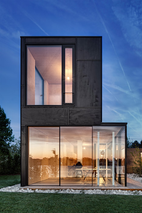 Lakehouse-in-Austria_Maximilian-Eisenkock-Architecture_dezeen_468_0