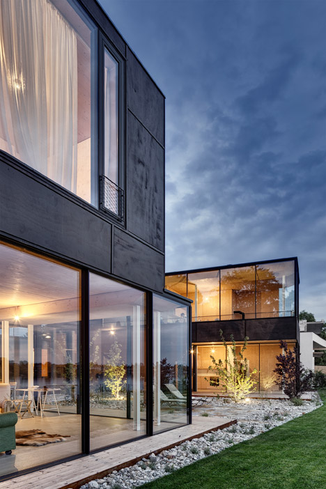 Lakehouse-in-Austria_Maximilian-Eisenkock-Architecture_dezeen_468_3