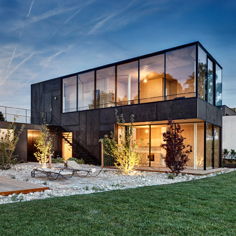 Lakehouse-in-Austria_Maximilian-Eisenkock-Architecture_dezeen_468_4
