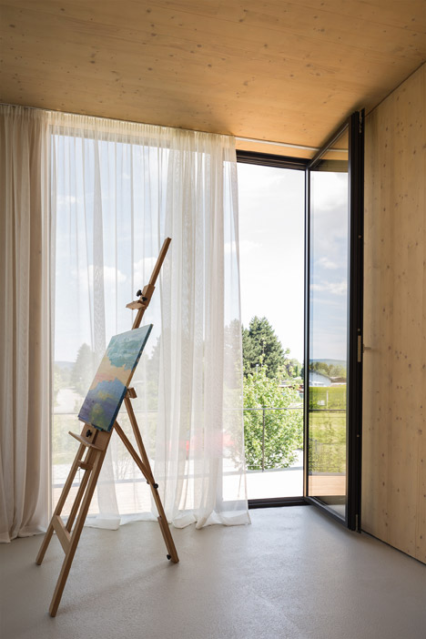 Lakehouse-in-Austria_Maximilian-Eisenkock-Architecture_dezeen_468_8