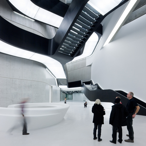 MAXXI_Iwan Baan_Zaha-Hadid_dezeen_468