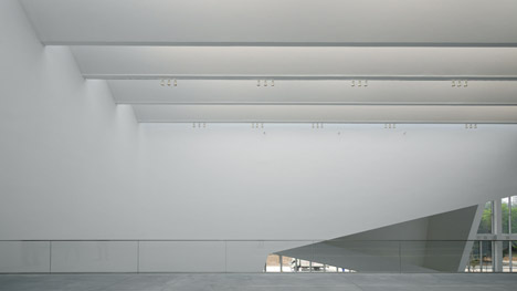 Photograph by Fang Zhenning