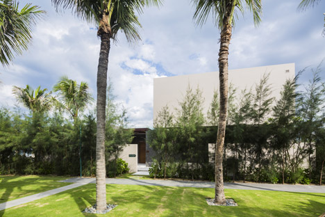 Naman Villa by MIA Design Studio