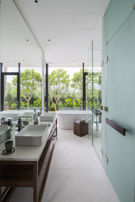 Naman Villa by MIA Design Studio