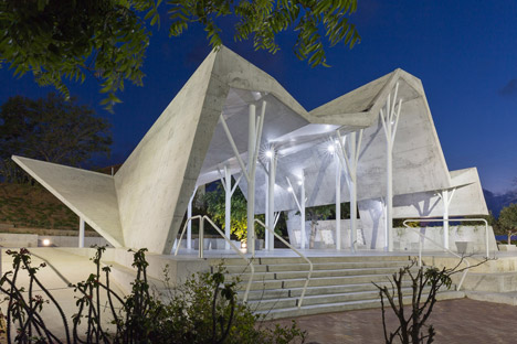 Open-sided-shelter-by-Ron-Shenkin_dezeen_468_31