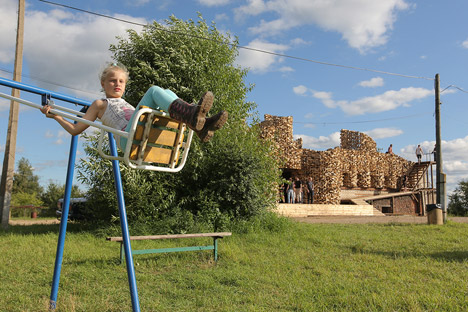 Selpo pavilion at Nikola-Lenivets by Nikolay Polissky