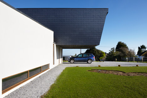 Split house by Alma-nac