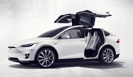 Tesla-Model-X_dezeen_468_3