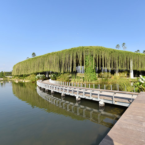 Green canopy by Garis Architects spans the grounds of community centre in Malaysia