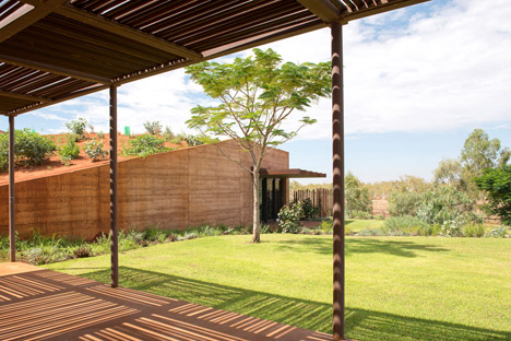 The Great Wall of WA by Luigi Rosselli Architects