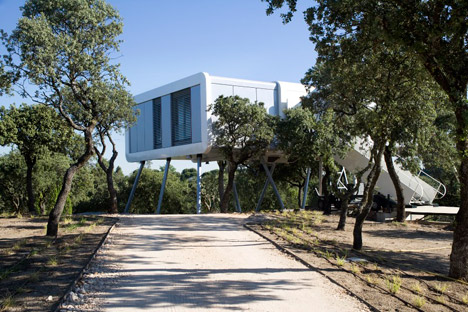 The-Spaceship-Home-by-NOEM_dezeen_468_14
