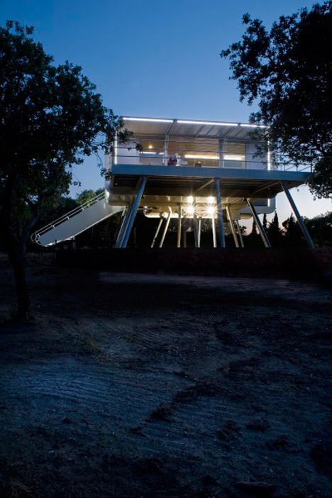 The-Spaceship-Home-by-NOEM_dezeen_468_38