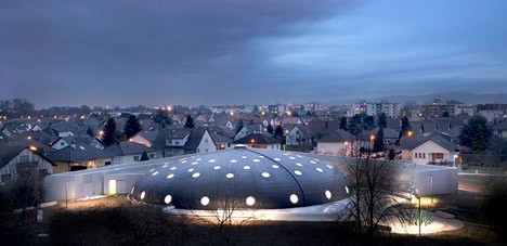 Tournesol Swimming Pool by Urbane Kultur