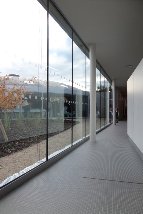 Tournesol Swimming Pool by Urbane Kultur