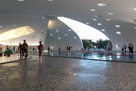 Tournesol Swimming Pool by Urbane Kultur