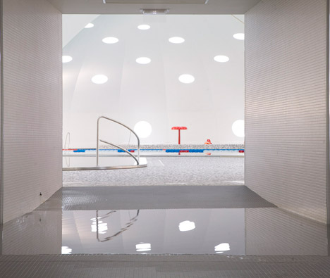 Tournesol Swimming Pool by Urbane Kultur