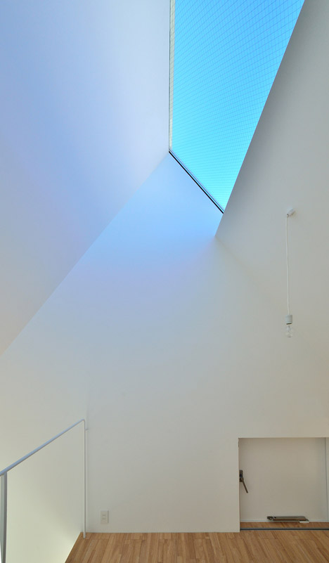 Townhouse in Takaban by Niji Architects