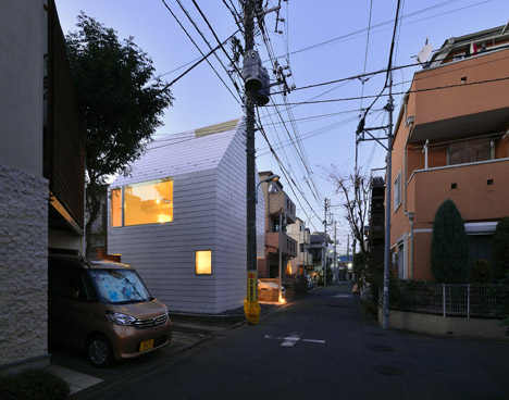 Townhouse in Takaban by Niji Architects