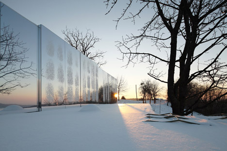 Transportable mirrored house by Delugan Meissl Associated Architects (DMAA)