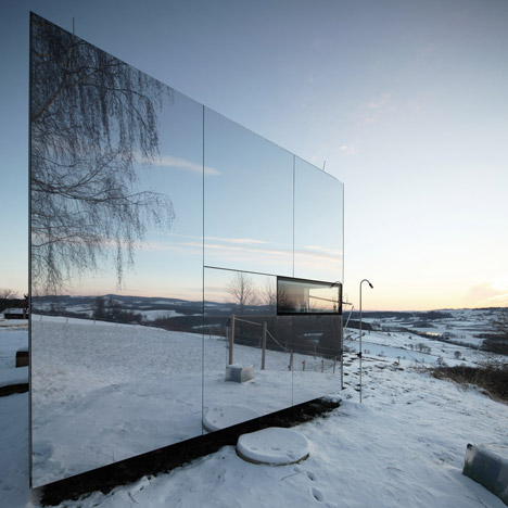 Transportable mirrored house by Delugan Meissl Associated Architects (DMAA)