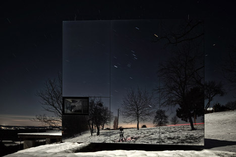 Transportable mirrored house by Delugan Meissl Associated Architects (DMAA)