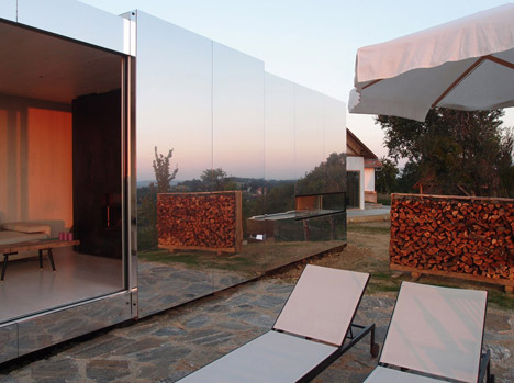 Transportable mirrored house by Delugan Meissl Associated Architects (DMAA)