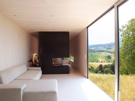 Transportable mirrored house by Delugan Meissl Associated Architects (DMAA)