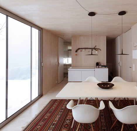 Transportable mirrored house by Delugan Meissl Associated Architects (DMAA)