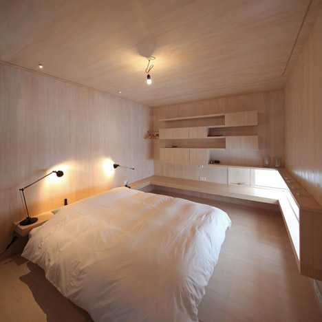 Transportable mirrored house by Delugan Meissl Associated Architects (DMAA)