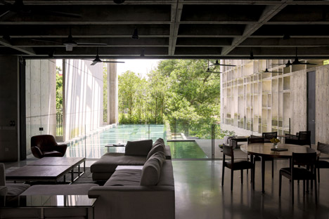 Tropical Box House by WHBC Architects