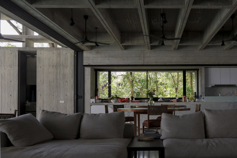 Tropical Box House by WHBC Architects