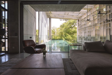 Tropical Box House by WHBC Architects