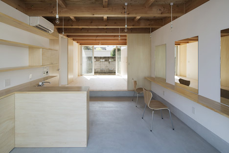 Wooden Box House by Hisako Yamamura suzuki architects