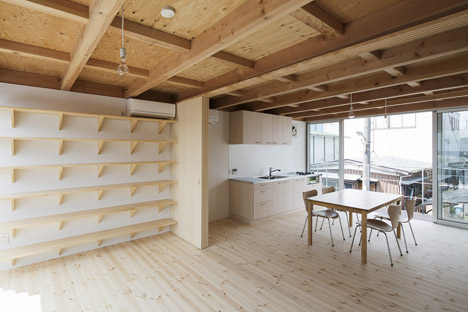 Wooden Box House by Hisako Yamamura suzuki architects