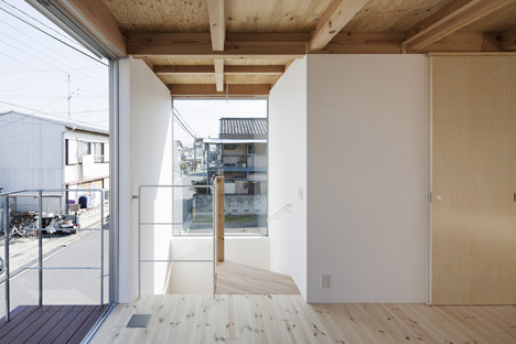 Wooden Box House by Hisako Yamamura suzuki architects