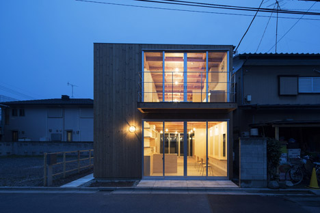 Wooden Box House by Hisako Yamamura suzuki architects